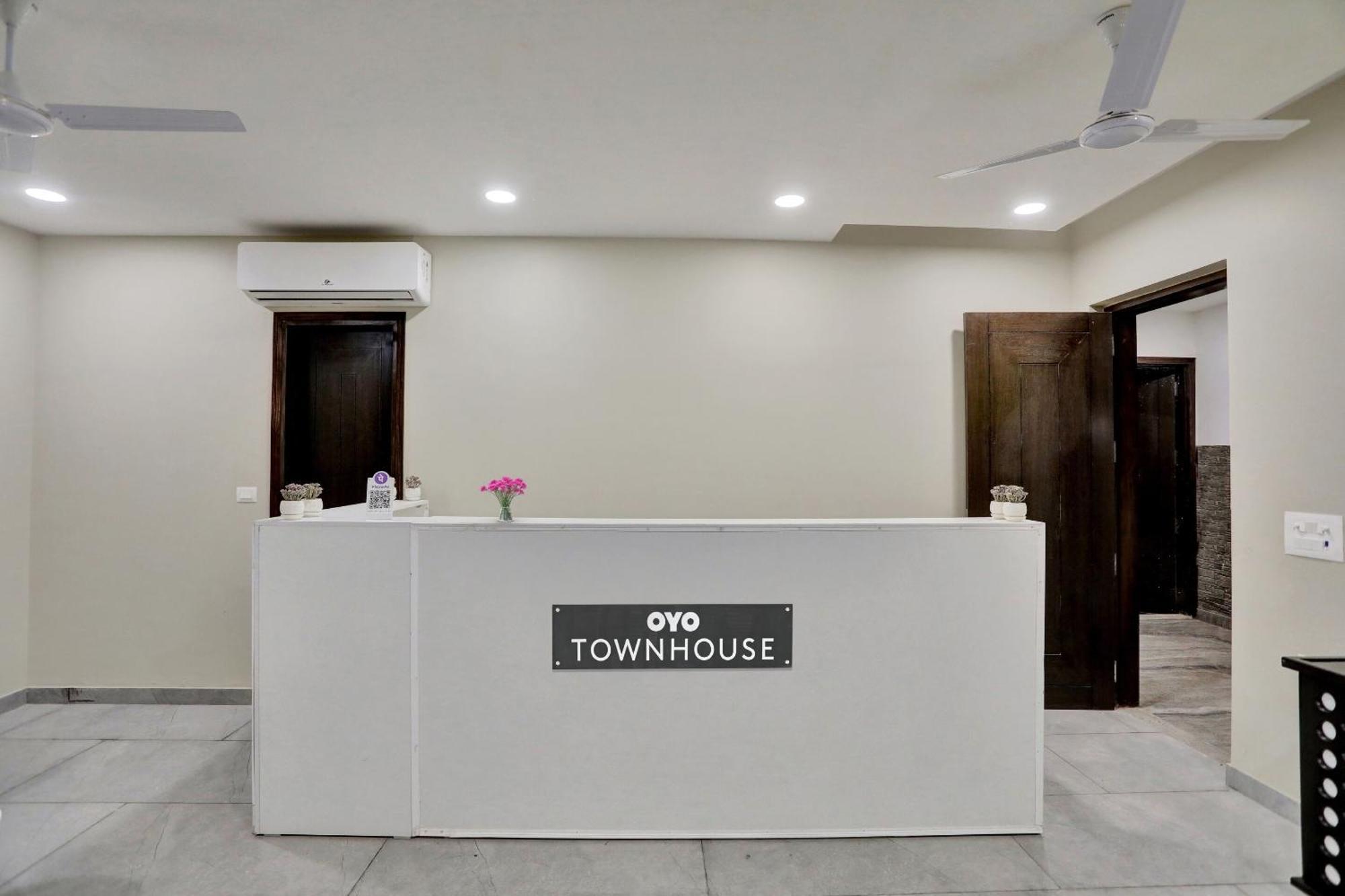 Hotel Townhouse Xanthe Noida Exterior foto