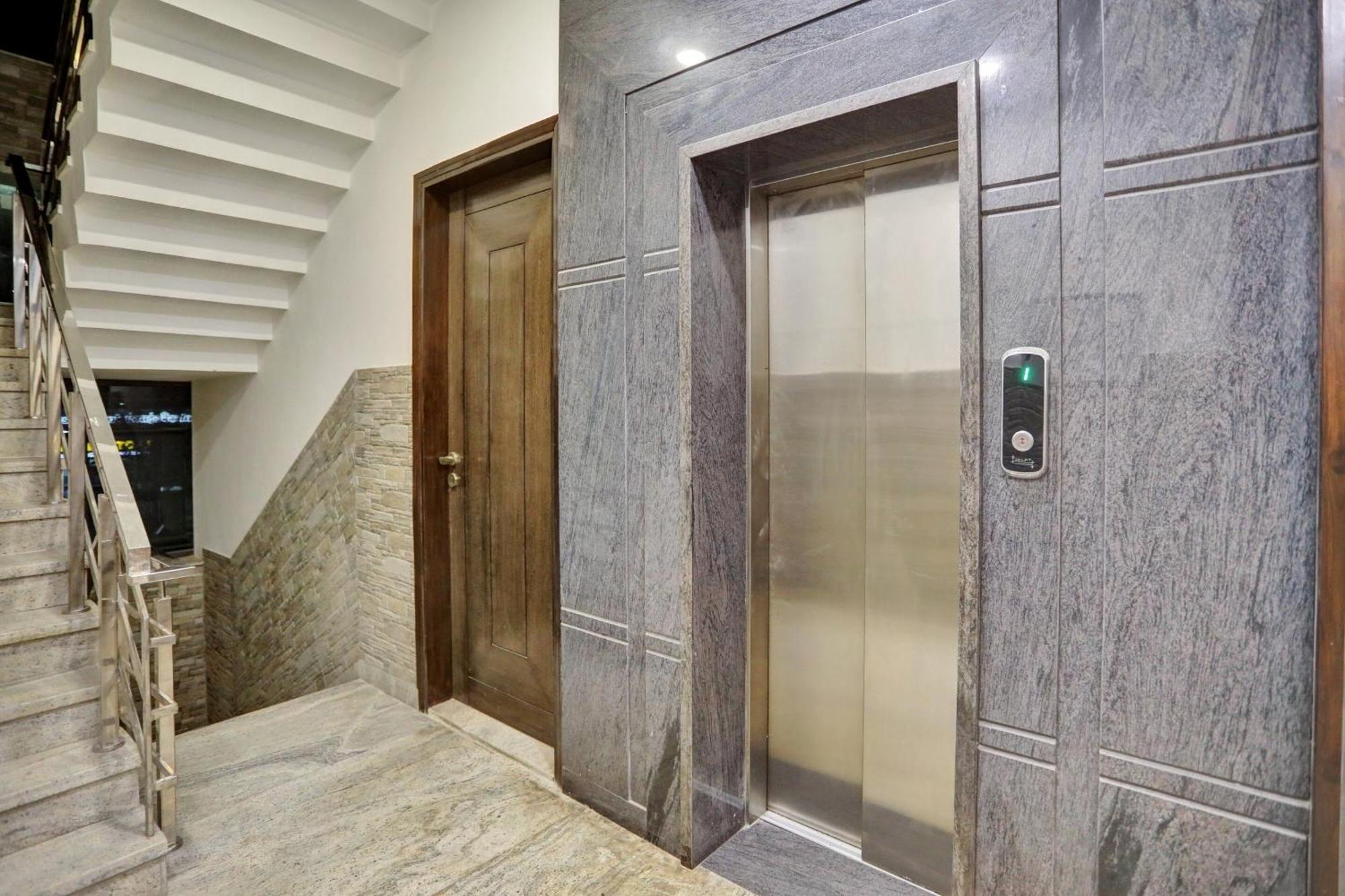 Hotel Townhouse Xanthe Noida Exterior foto